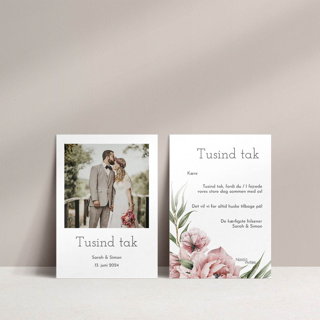 Takkekort med med pæoner og pilegrene - Peony and Willow - Jeres billede på forsiden med jeres navne og bryllupsdato og trykt tekst på bagsiden med illustration af lyserøde pæoner og pilegrene