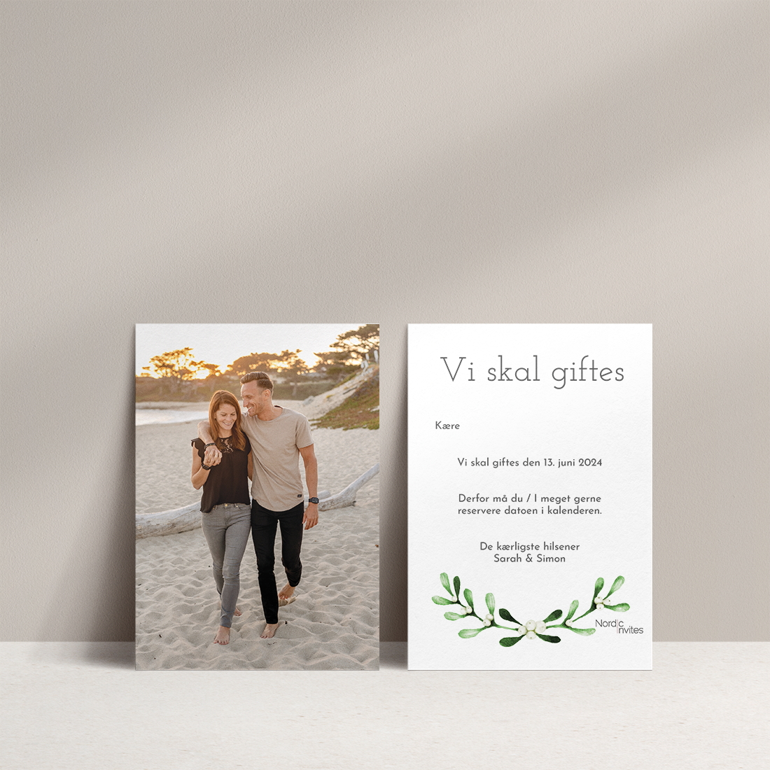 Save the date Mistletoe Save the date Mistletoe med jeres billede på forsiden og illustration af mistelten og tekst på bagsiden