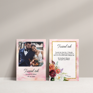 Takkekort Fleur Blooms med boheme blomster på lyserød baggrund med billede af brudeparret