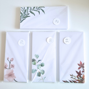 Karton til menukort med illustration Print selv menukort derhjemme på karton med prætrykt illustration med eucalyptus / orkide / grøn gren / efterårsmotiv.