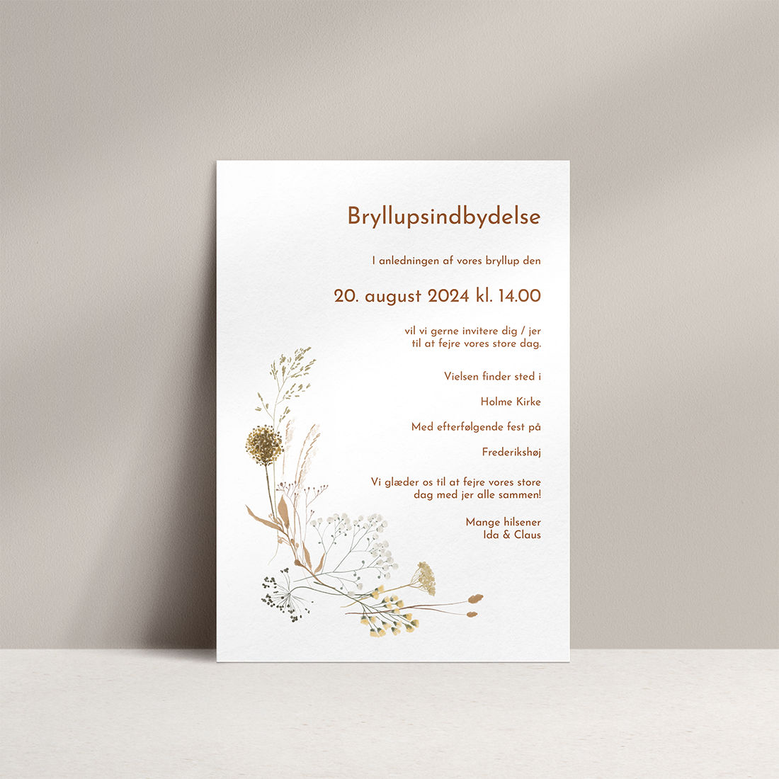 Bryllupsinvitation Wildflower med gyldne blomster til sensommer bryllup