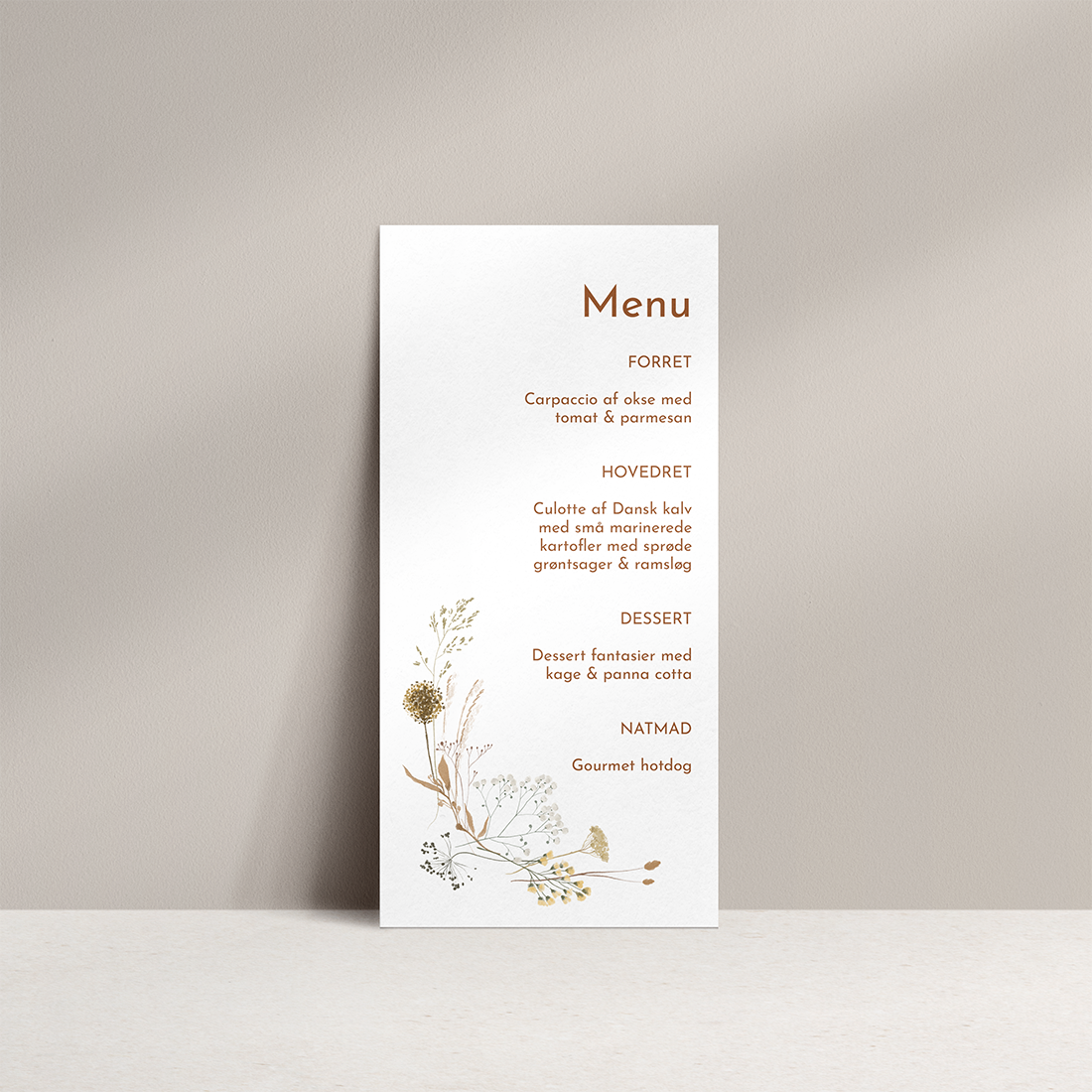 Menukort Wildflower med sensommerblomster i gyldne nuancer