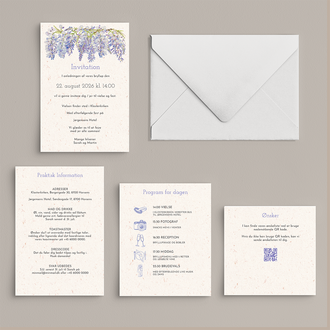 Bryllupsinvitation Wisteria i pocketfold / lommekuvert med blålilla blomster / blåregn på genbrugspapir