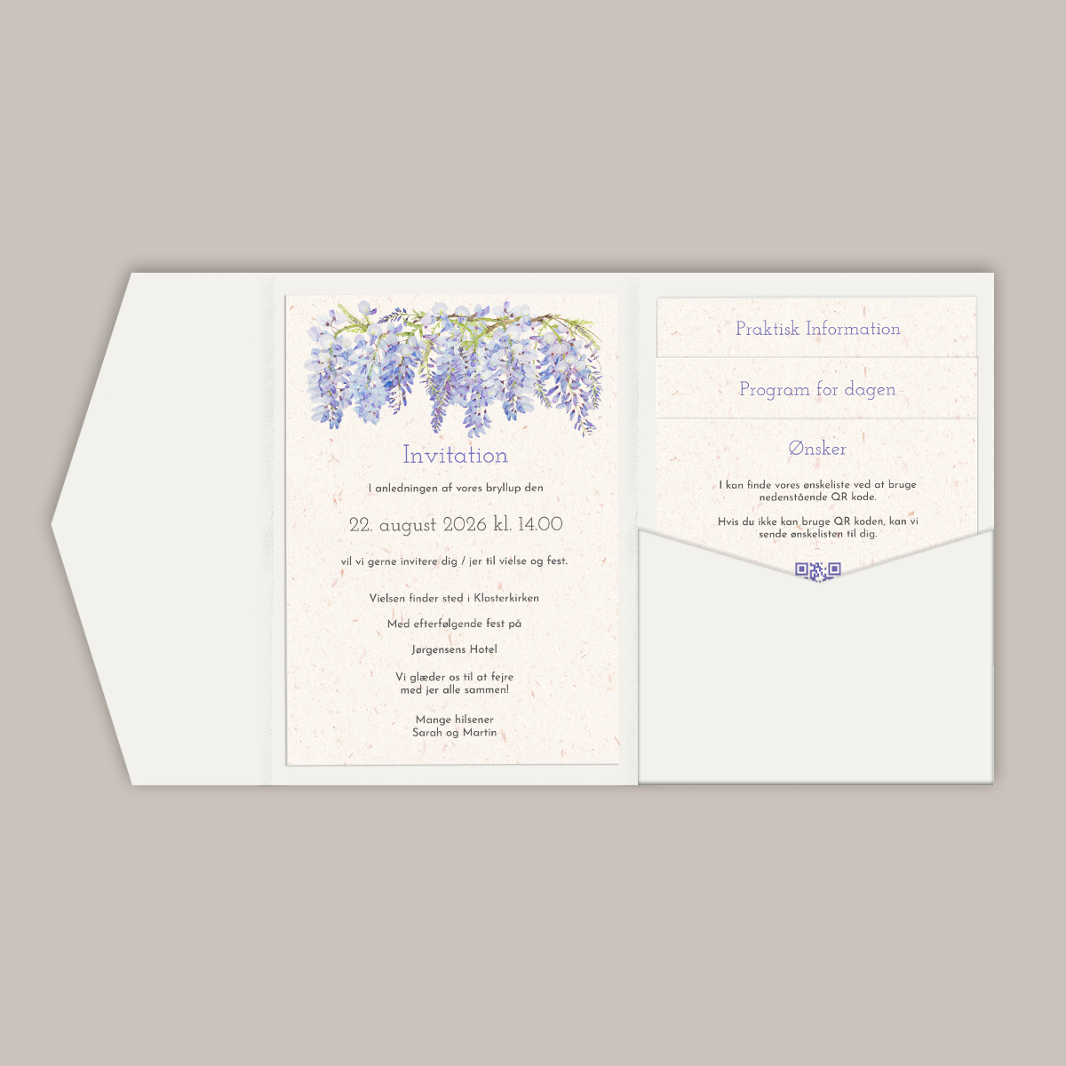 Bryllupsinvitation Wisteria i pocketfold / lommekuvert med blålilla blomster / blåregn på genbrugspapir
