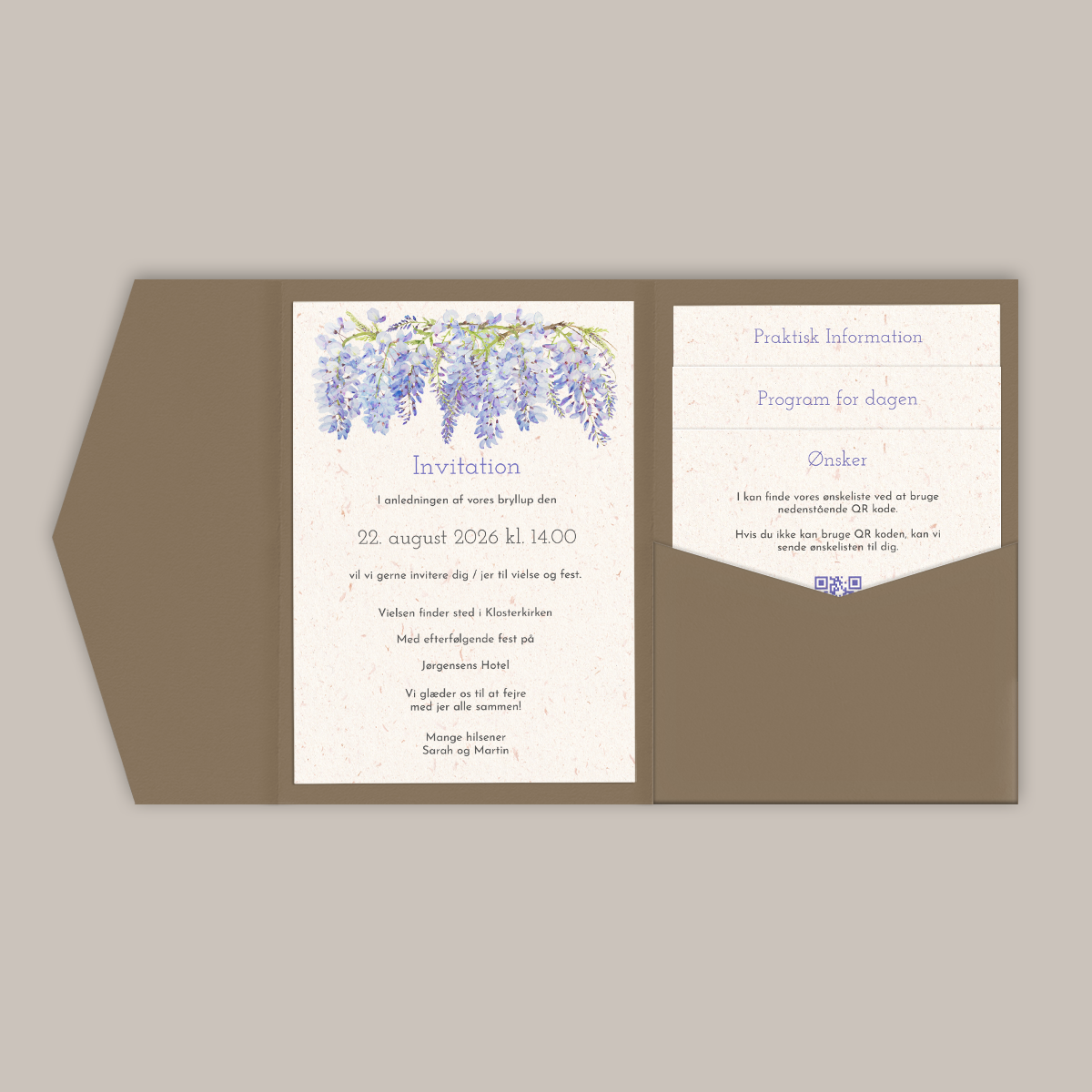 Bryllupsinvitation Wisteria i pocketfold / lommekuvert med blålilla blomster / blåregn på genbrugspapir