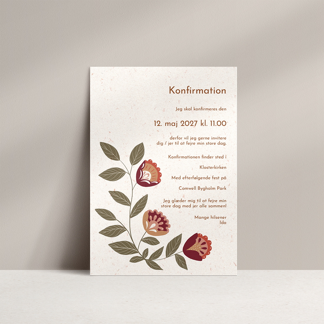 Konfirmationsinvitation Folklore Genbrugspapir Konfirmationsinvitation Folklore med rustikke blomster i brændte farver på genbrugspapir