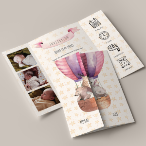 Lyserød dåbsinvitation med luftballon i portfals. Invitation til dåb / navngivning med fotos af den lille og søde dyr i luftballon. Inkl. C5 kuvert.