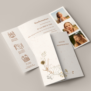 Konfirmationsinvitation med blomster i portfals. Konfirmationsinvitation med sensommerblomster i støvede nuancer. Inkl. hvid C5 kuvert