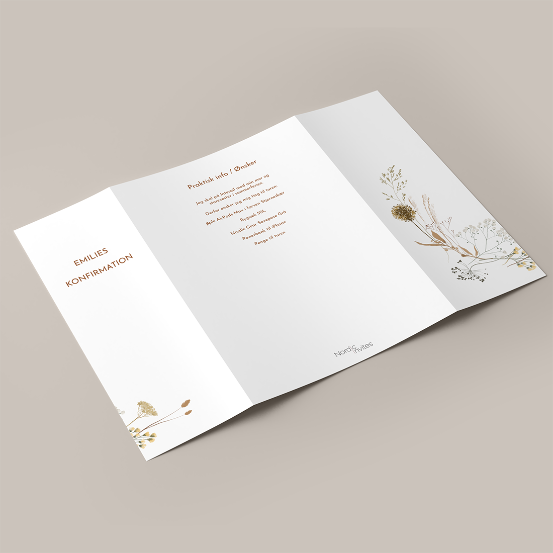 Konfirmationsinvitation med blomster i portfals. Konfirmationsinvitation med sensommerblomster i støvede nuancer. Inkl. hvid C5 kuvert