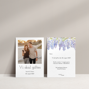 Save the date med blåregn - A6. Save the date kort med billede af brudeparret og blålilla blomster. Inkl. C6 kuvert - se og matchende invitationer.