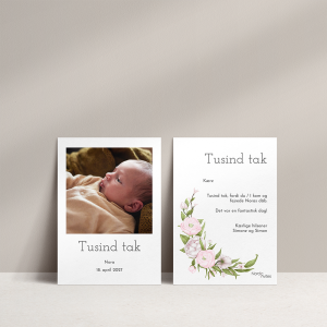 Takkekort Blush Spring til dåb med ranunkler, pæoner og grønne blade