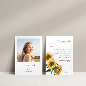 Takkekort til konfirmation med solsikke. Takkekort til konfirmanden med billede af konfirmanden og gyldne solsikker. Inkl. C6 kuvert.
